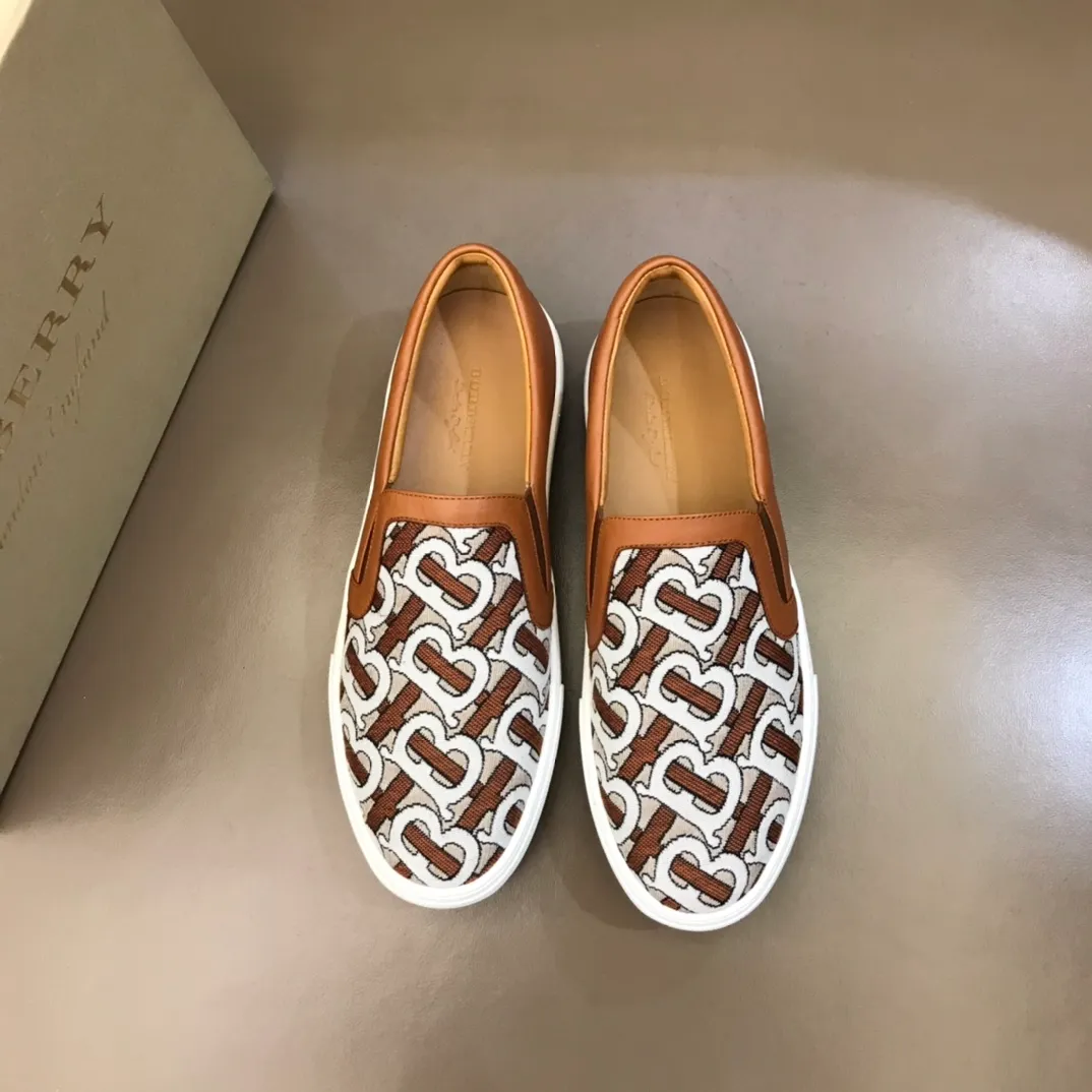 ◾️▫P340 B's new spring and summer product, men's classic low-cut slip-on sneakers, made of classic retro B's printed canvas material, spliced ​​with layered calfskin, and decorated with a new brand logo. First-layer cowhide lining, embossed Burberry logo on the heel, and original TPU outsole!  Size: 38-45